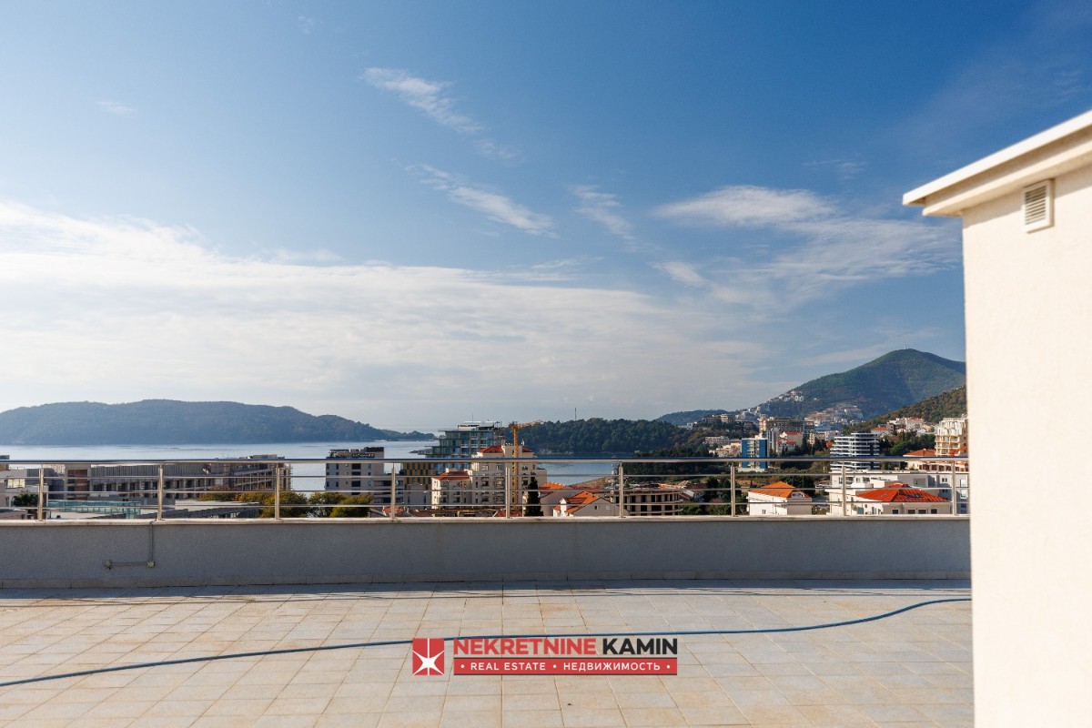 Three-Bedroom Penthouse with 279 m² Roof Terrace and Sea Views, Bečići, Budva